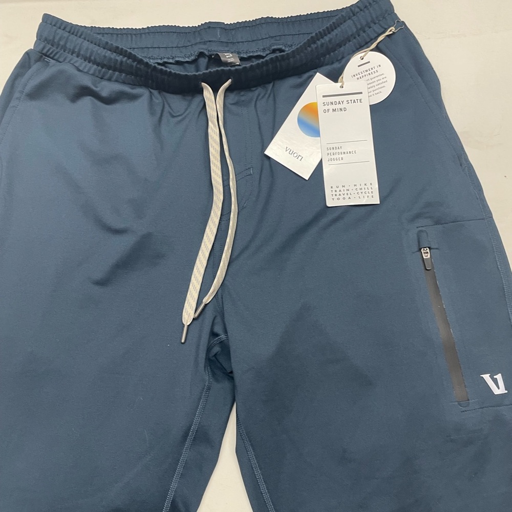 Vuori Sunday Performance Jogger size medium NWT